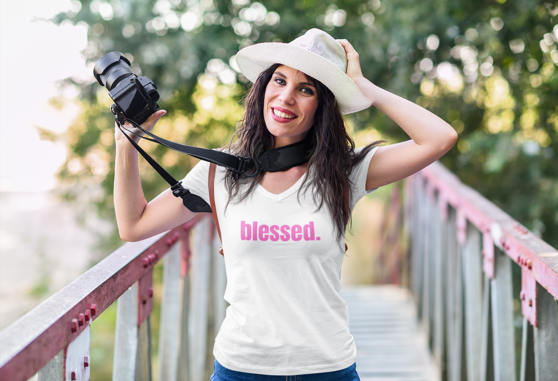 v-neck-t-shirt-mockup-of-a-happy-female-photographer-m2240-r-el2